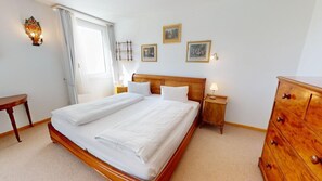 1 bedroom, free WiFi, bed sheets - Well-kept holiday apartament house in a prime location in St. (St. Moritz)