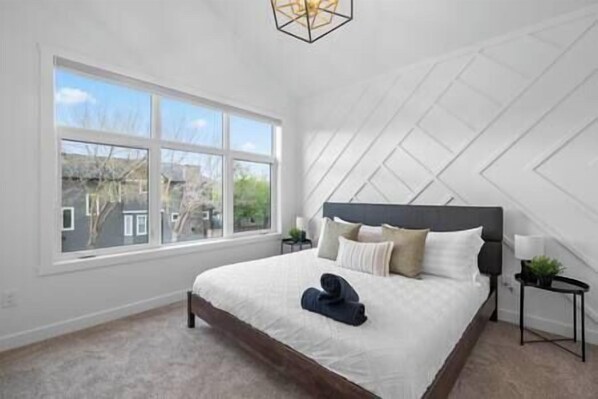 6 bedrooms, iron/ironing board, free WiFi, bed sheets