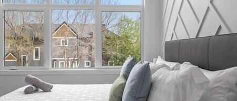 6 bedrooms, iron/ironing board, free WiFi, bed sheets