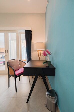 3 bedrooms, desk, laptop workspace, iron/ironing board