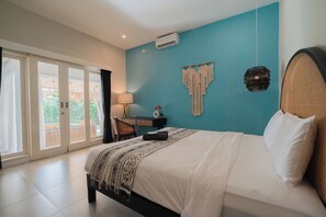 3 bedrooms, desk, laptop workspace, iron/ironing board