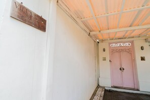 Mặt tiền nơi lưu trú