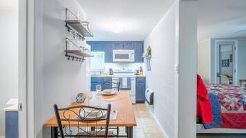 1 habitación, escritorio, tabla de planchar con plancha y wifi gratis