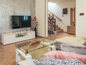 Télévision, cheminée