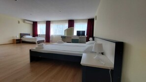 Iron/ironing board, free WiFi, bed sheets - Quartz Hotels Varna Briz (Varna)