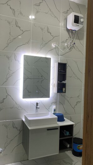 Håndklær, såpe og toalettpapir