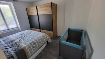 1 chambre, lit parapluie, Wi-Fi gratuit, draps fournis