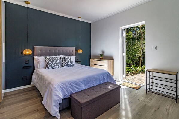 1 室のベッドルーム、デスク、WiFi (無料)、ベッドシーツ