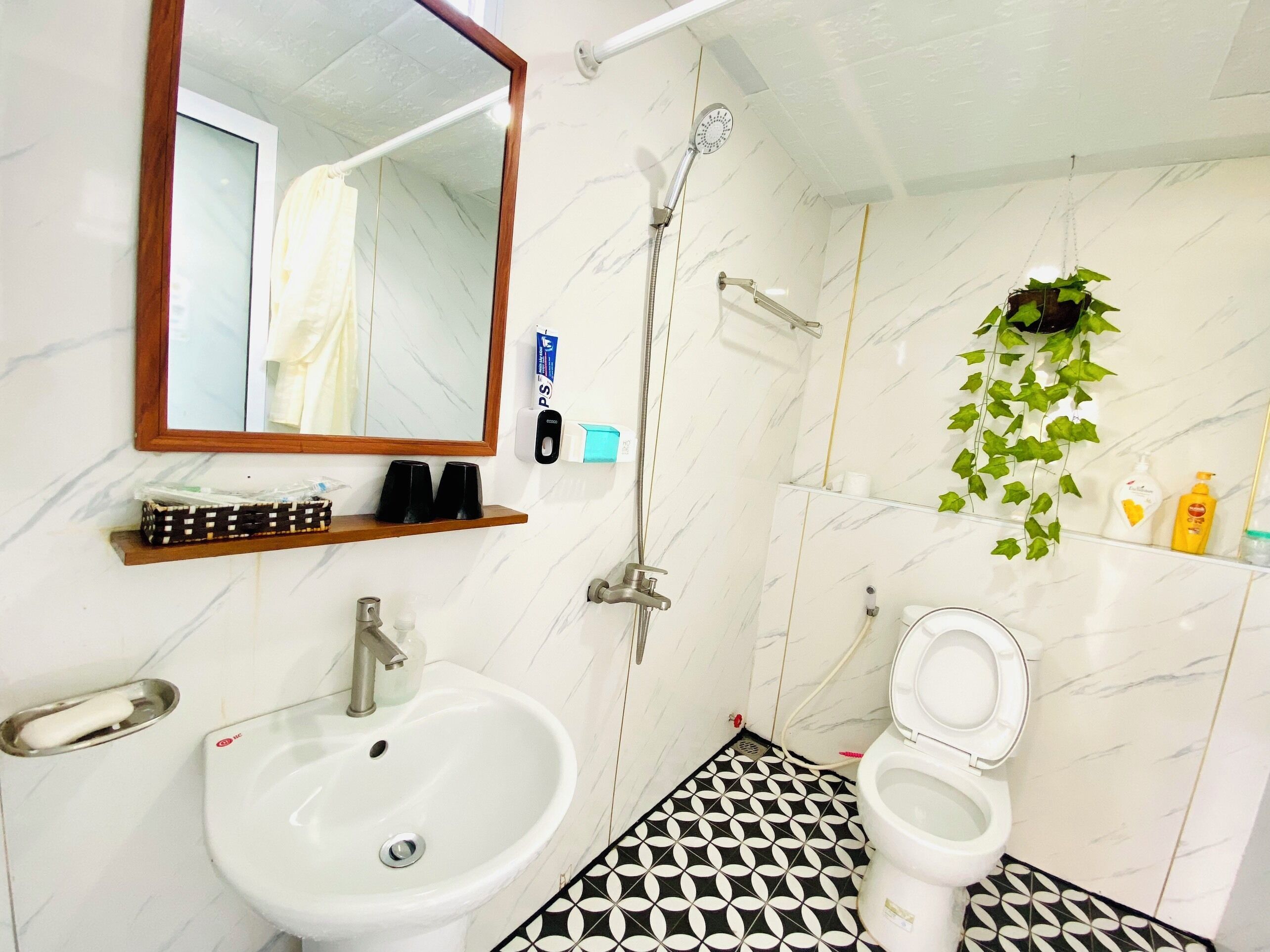 Deluxe Double Room, Balcony | Bilik Mandi | Pengering rambut, selipar, tuala disediakan, sabun 