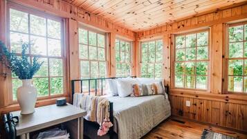 3 bedrooms, iron/ironing board, travel cot, WiFi