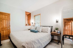 3 室のベッドルーム、アイロン / アイロン台、旅行用ベビーベッド、WiFi (無料)