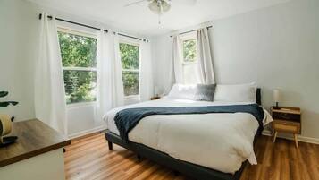 3 habitaciones, tabla de planchar con plancha, cuna de viaje y wifi