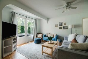 Unclassified image, 5 of 35, button