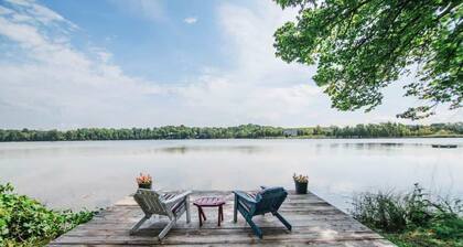 Lakefront Luxe Hideaway W/Hot tub!