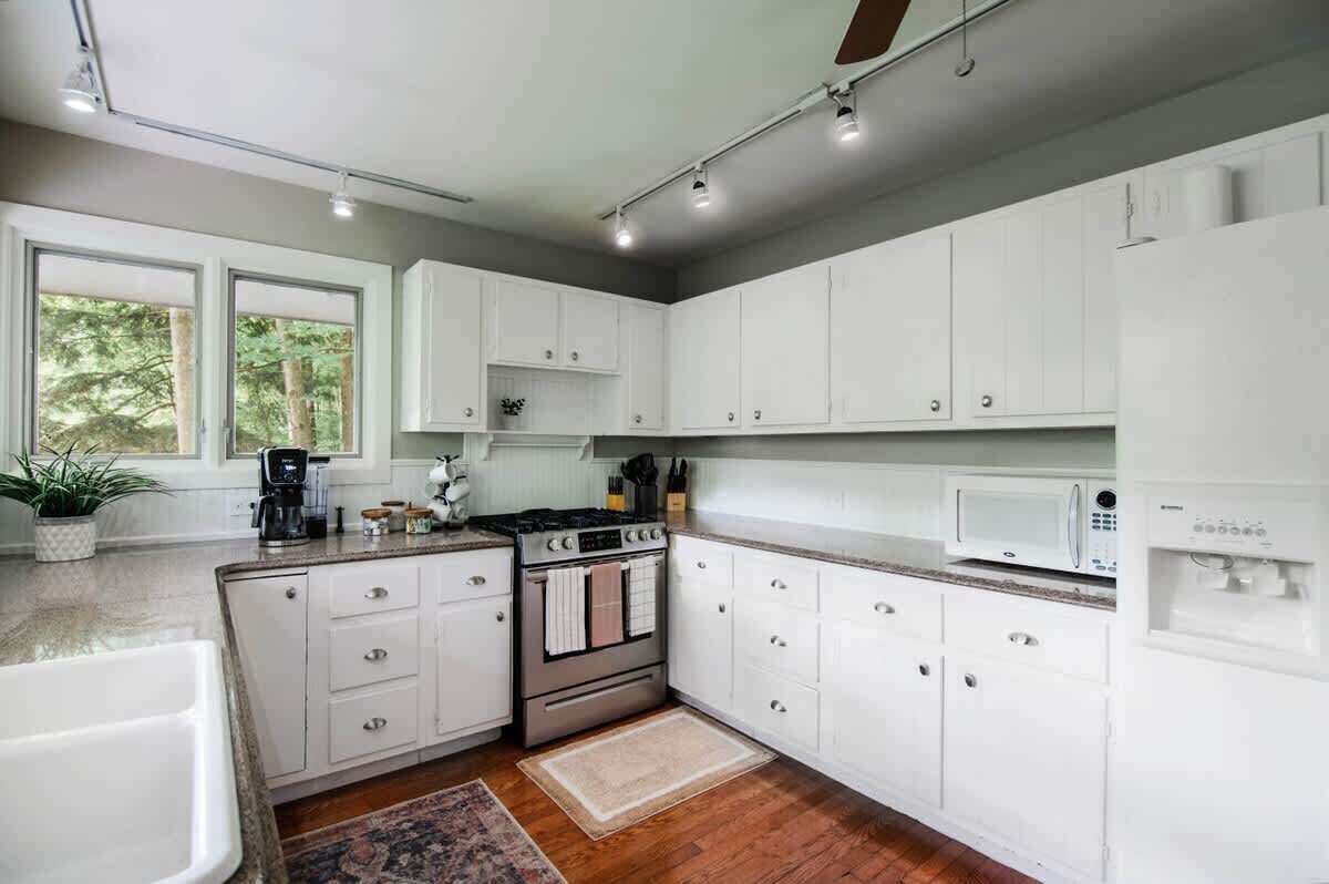 冰箱、微波炉、烤箱、炉灶