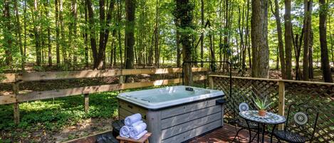 Outdoor spa tub