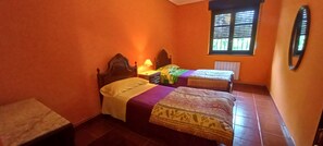 1 bedroom, bed sheets - Villa Maria Casa Indiana Centenaria (Llanes)
