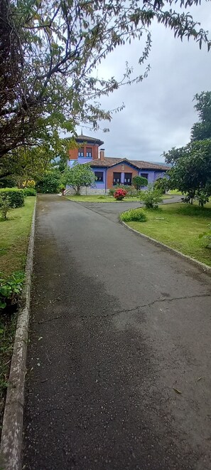 Property grounds - Villa Maria Casa Indiana Centenaria (Llanes)