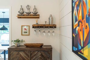 Interior - Charming ArtHaus - With Yard Near Design District (Miami)