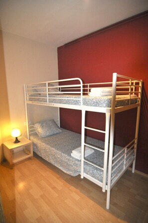 3 bedrooms, iron/ironing board, WiFi, bed sheets
