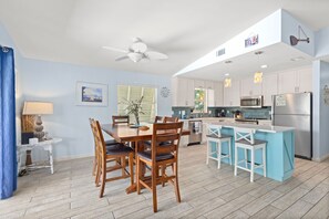 Dining - AMI Du Soleil | 1 Block 2 Beach, Big Heated & Shaded Saltwater Pool, Lanai, Grill, Walk to Restaurants, Cafes, Shops, Bars (Anna Maria)