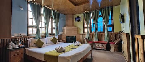 Premium Double Room, Mountain View | Desk