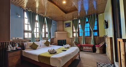 Hotel Ravongla Star
