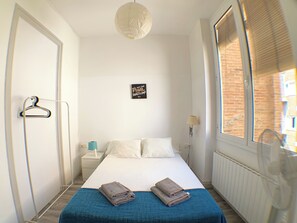 2 dormitorios, tabla de planchar con plancha, wifi y ropa de cama