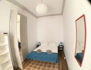 2 bedrooms, iron/ironing board, WiFi, bed sheets - Great 2BD + 2bth With Balcony in Gracia Virreina (Barcelona)