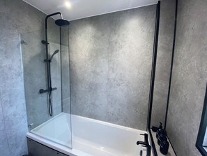 Departamento | Baño | Regadera, amenidades de baño gratuitas, secadora de cabello, toallas