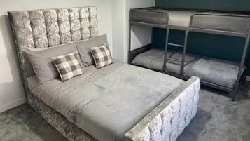 Apartment | 2 bedrooms, desk, iron/ironing board, free WiFi