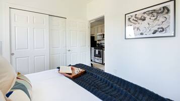 2 bedrooms, desk, iron/ironing board, WiFi