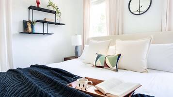 2 bedrooms, desk, iron/ironing board, WiFi