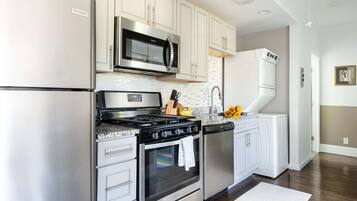Fridge, oven, stovetop, cookware/dishes/utensils