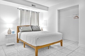 1 habitación, tabla de planchar con plancha, wifi y ropa de cama 