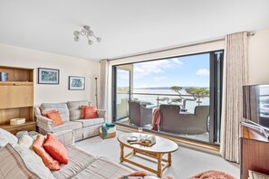Smart TV - B6 Masts - Apartment with Sea Views (Torquay)