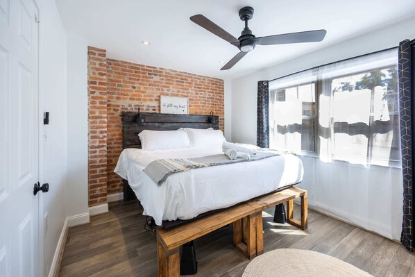 2 bedrooms, iron/ironing board, free WiFi, bed sheets