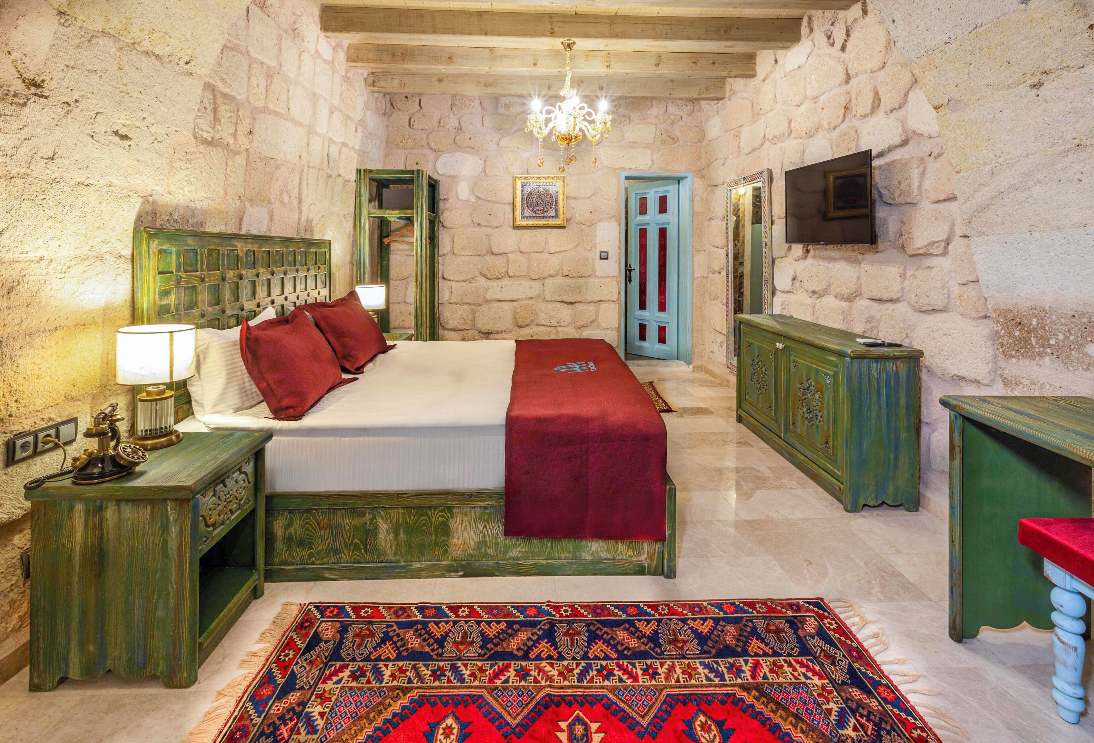 Süit | Kaliteli yatak takımı, minibar, odada kasa, güneşlik/perde 