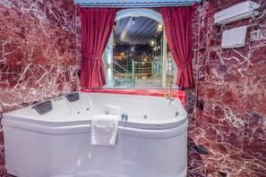 Royal Suite | Bathroom | Shower, rainfall showerhead, eco-friendly toiletries, hair dryer - Han Cave Suites - The Special class (Nevsehir)