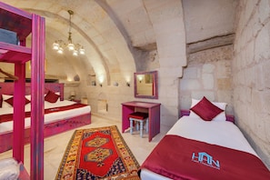Deluxe Quadruple Room | Premium bedding, minibar, in-room safe, laptop workspace - Han Cave Suites - The Special class (Nevsehir)