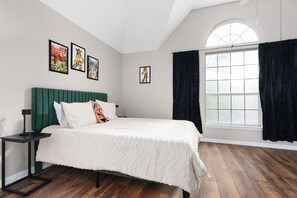 6 bedrooms, desk, iron/ironing board, WiFi