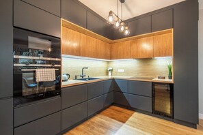 Fridge, microwave, oven, stovetop - Geranimus logis Versaillais (Versailles)