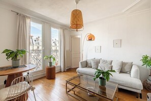 TV - Geranimus LE VOLTAIRE (Paris)