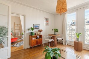 Interior - Geranimus LE VOLTAIRE (Paris)