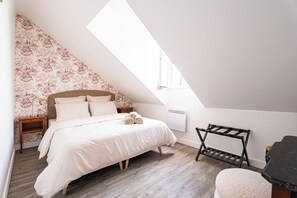 1 bedroom, iron/ironing board, WiFi, bed sheets - GERANIMUS The Queen's Cocoon (Versailles)