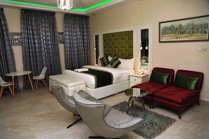 Desk, laptop workspace, free WiFi - Joker Hotel and Suites  (Benin City)