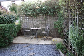 Terrace/patio - Ghyll Foot Cottage in Ainstable, Eden Valley, Cumbria (Carlisle)