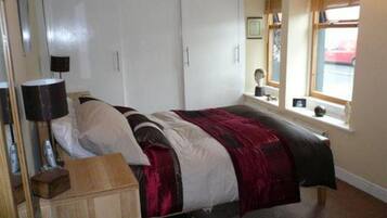 2 間睡房、熨斗/熨衫板、可攜式嬰兒床、免費 Wi-Fi