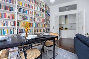 Dining - Czerwonego Krzyza 2 (Warszawa)