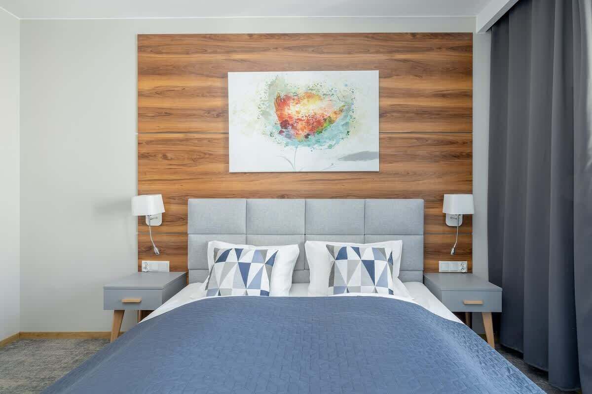 1 dormitorio, tabla de planchar con plancha, wifi y ropa de cama
